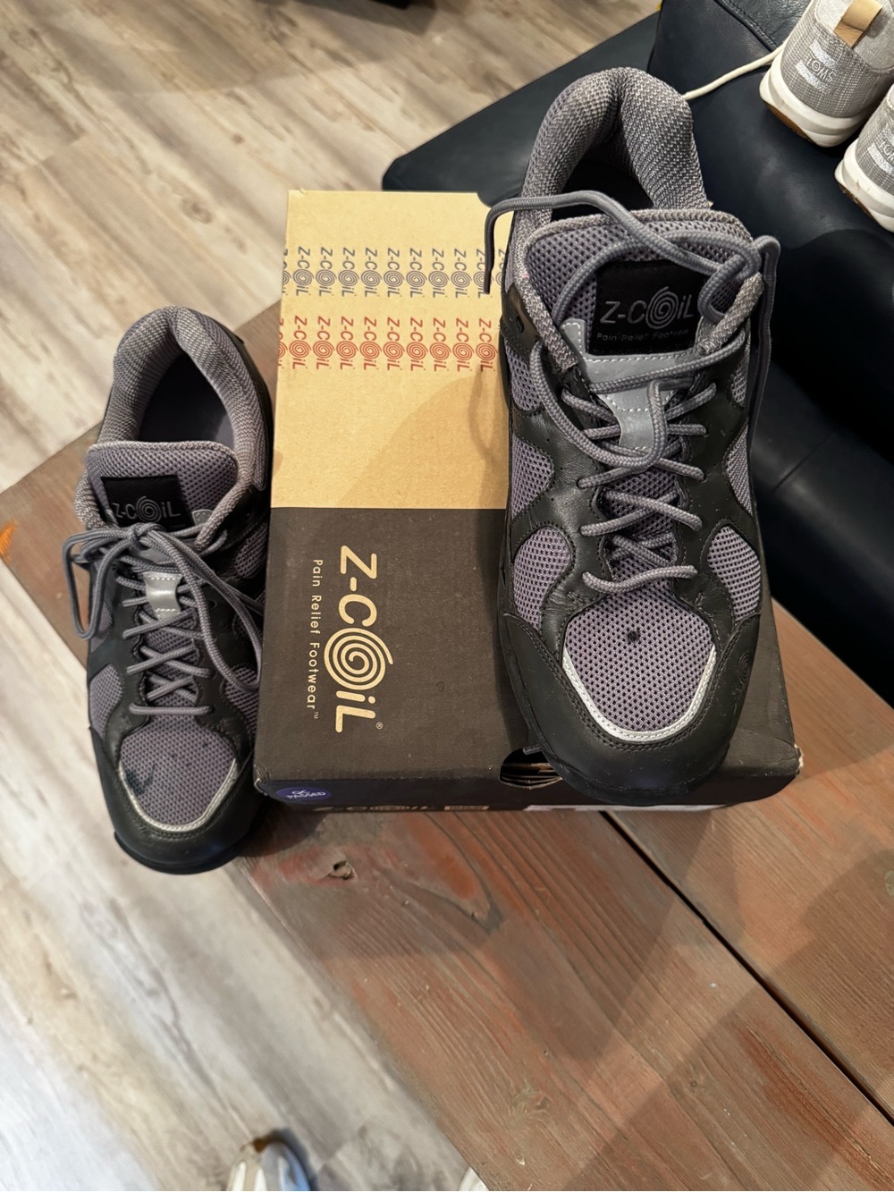 Z-Coil Men’s Gray Athletic Walking Sneakers size 10